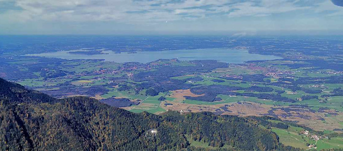 Panorambergblick auf den gesamten Chiemsee mit Umgebung